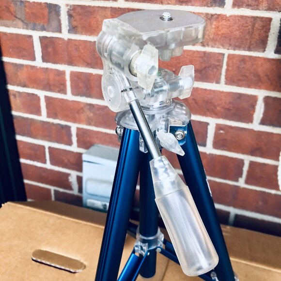 👉 Digipower TP-TR47DBL Blue Aluminum Tripod 3-Section Adjustable Lightweight - Picture 4 of 5